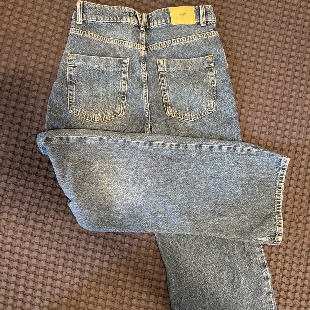 Zara Women’s Straight Light Blue Denim Jeans